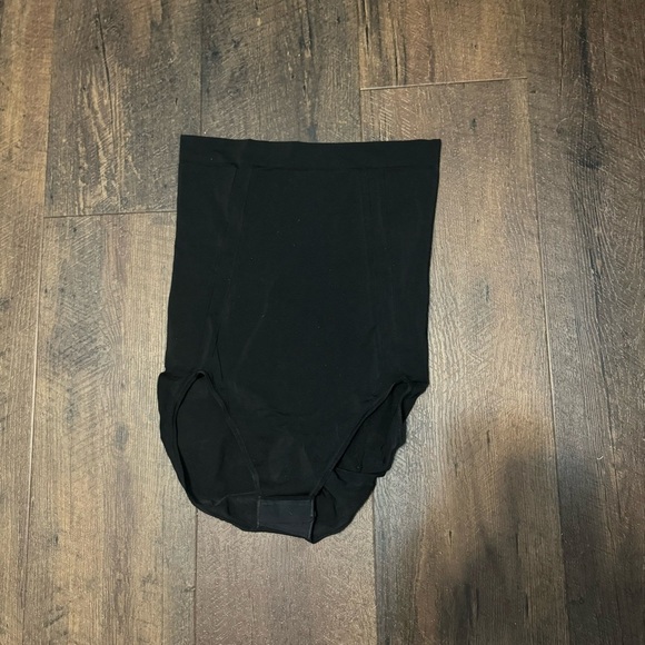 NWOT SPANX OnCore High-Waisted  Brief M - Picture 4 of 7